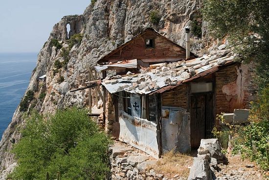 An ascetic’s cell in Karoulia