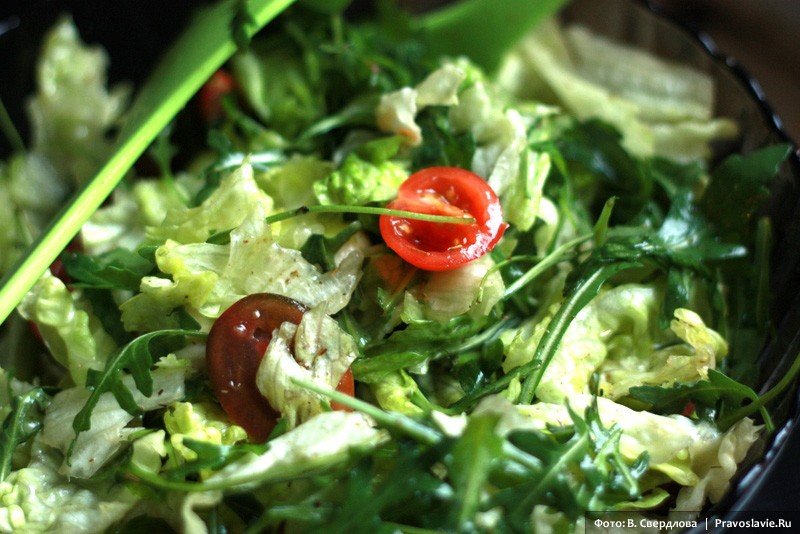 Зелёный салат . Рецепт: Петровки  Фото: Виктория Свердлова / Православие.Ru