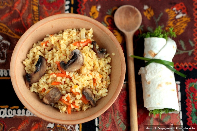 Булгур с овощами и шампиньонами. Рецепт: Клубника и спаржа  Фото: Виктория Свердлова / Православие.Ru