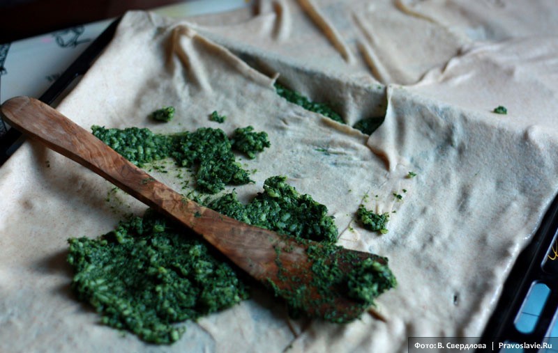 Пирог со шпинатом и рисом: добавляем шпинат. Рецепт: Постные пироги «с собой»  Фото: Виктория Свердлова / Православие.Ru