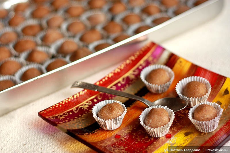 Кунжутно-финиковые конфеты . Рецепт: Постные праздники  Фото: Виктория Свердлова / Православие.Ru