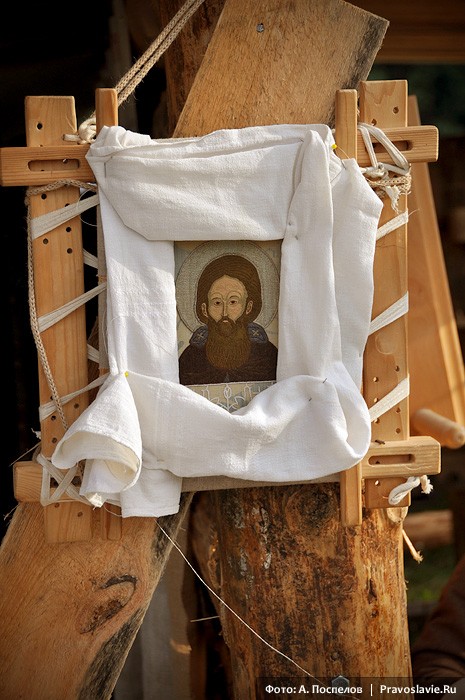 Икона прп. Сергия, вышитая в мастерской лицевого шитья «Сень». Фото: М. Поспелова / Православие.Ru