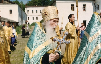 Архимандрит Кирилл (Павлов) в Валаамском монастыре. Крестный ход в день памяти преподобных Сергия и Германа Валаамских. 11 июля 1996 года