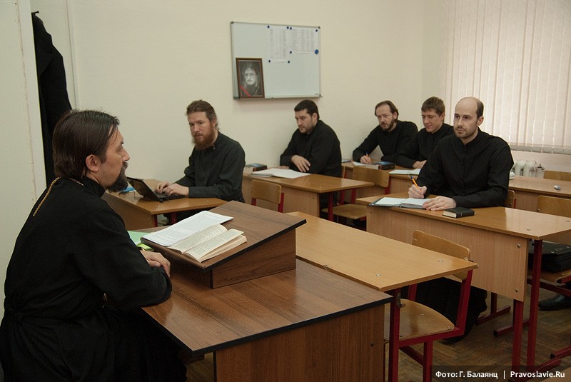 На занятиях по пастырскому богословию. Фото: Г. Балаянц / Православие.Ru