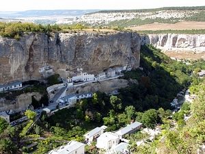 Свято-Успенский пещерный монастырь