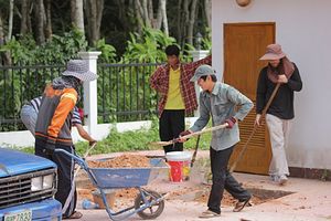 Православная молодежь Таиланда трудится на Троицком приходе Пхукета