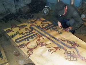 Осужденные восстановят крест старинного храма