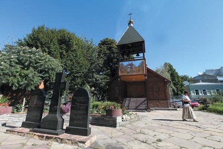 Standing close to the ruins of a Kyivan Rus monastery, wooden Saint Yuriy’s was built in a traditional manner without the use of nails. Photo: Kostyantyn Chernichkin.