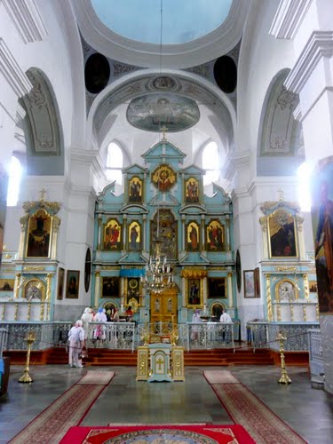 Внутреннее убранство свято-Успенского собора