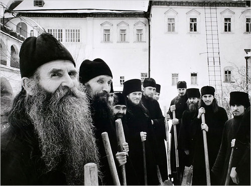 Православные монахи. Загорск, 1958 год. Фото: К.Капа