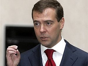 Медведев призвал запретить рекламу табака