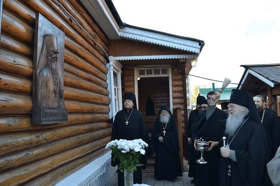  В начале торжеств архиепископ Евлогий освятил новопостроенные здания центра, а также мемориальную доску, открытую в этот день на доме, в котором жил епископ Афанасий. 