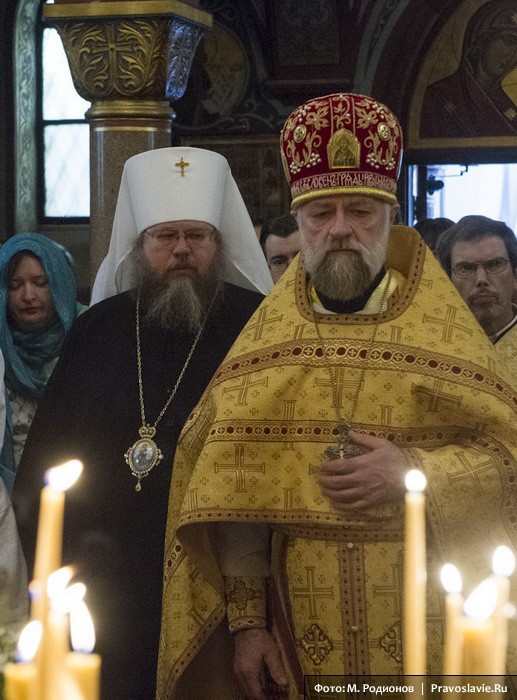 Митрополит Иона (Паффхаузен) и протоиерей Виктор Потапов. Фото: М. Родионов / Православие.Ru