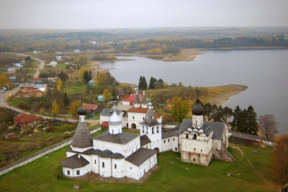 Ферапонтов монастырь. Кирилловский район, Вологодская область.   9 октября 2010 года.   Фото: Михаил и Екатерина