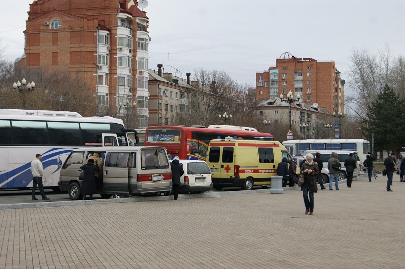Для тех, кому было далеко добираться, подали автобусы/ фото: AmurMedia.ru