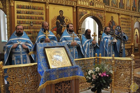 Божественная литургия в соборе Всех святых, в земле Российской просиявших
