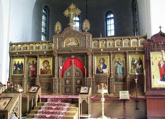 Главный иконостас подворья Валаамского монастыря в Санкт-Петербурге