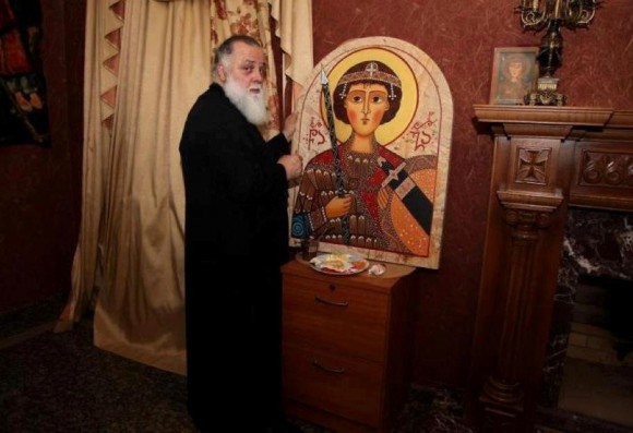 Митрополит Димитрий пишет икону