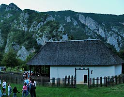 Монастырь Подврх. Древний храм св. Николая. Фото Православие.Ru 