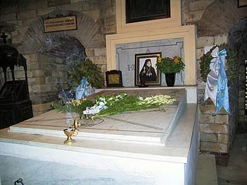 Гробница Патриарха Петра VII, в которой прах хранится в течение трех лет