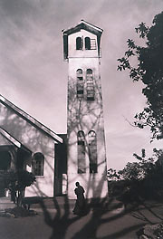 Собор свт. Николая в Кампале - единственный в стране православный храм с колокольней