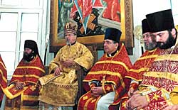 Владыка Герман возглавляет богослужение на московском подворье Американской Православной Церкви