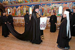 Митрополита Германа встречает архимандрит Григорий с братией монастыря