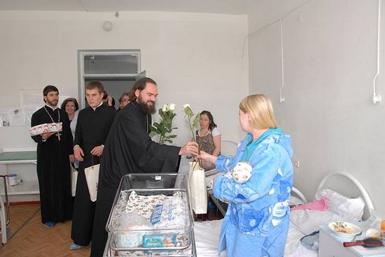 Визит епископа Пятигорского и Черкесского Феофилакта в родильный дом города Пятигорска