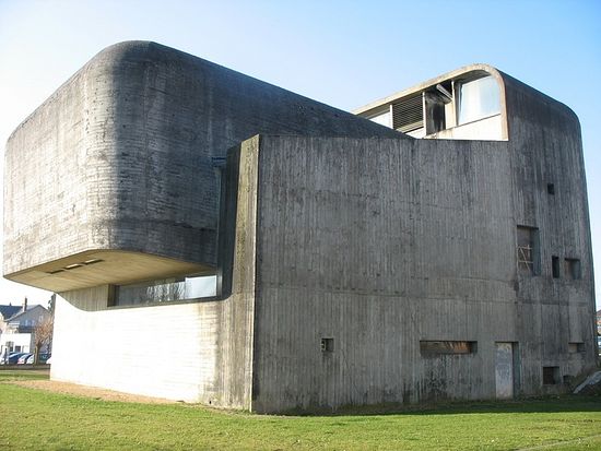 Церковь Сент-Бернадетт дю Банлей в Невере (1966). Архитектор Клод Паран