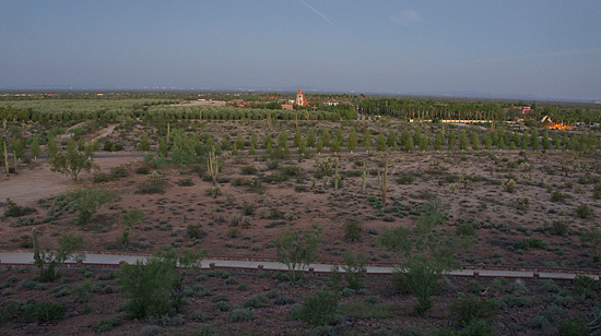 Вид на монастырь св. Антония Великого от храма Ильи пророка. Аризонская пустыня. Конец сентября 2012 г.