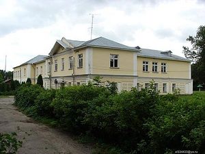 Флигель – бывшая приходская школа имения «Сергиевское», 2010 г.