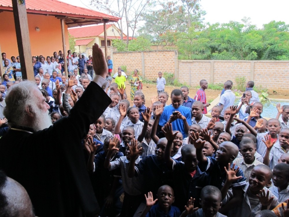 Приветствие Патриарха, . Школа «Свет народов» в Долизи.