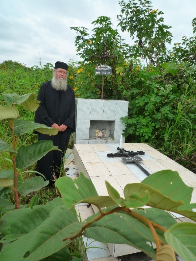 У могилки Базиля