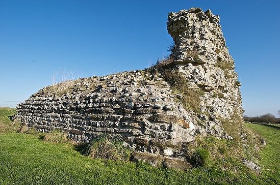 Часть стены римского города Каллева Атрибатум близ деревни Силчестер, Хэмпшир.