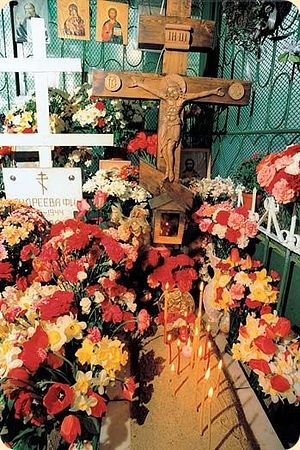 St. Matrona's grave in the Danilov cemetery.