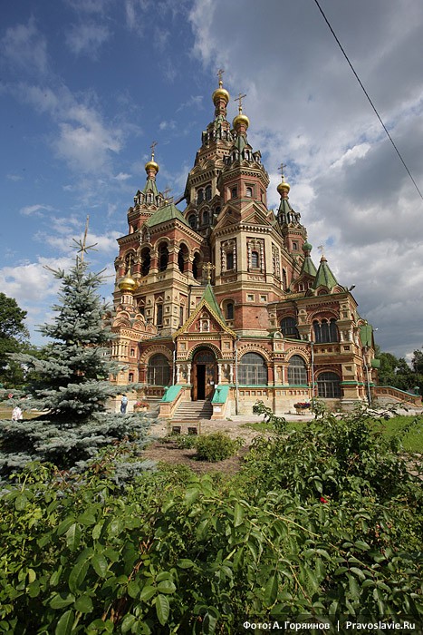 Петропавловский храм Петергофа. Фото: А.Горяинов / Православие.Ru