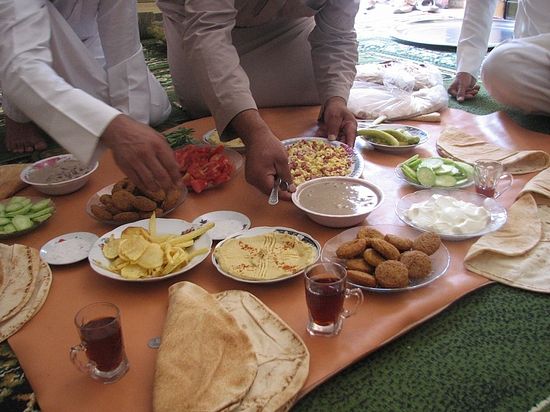 "Скромный" арабский завтрак для путешественников. 