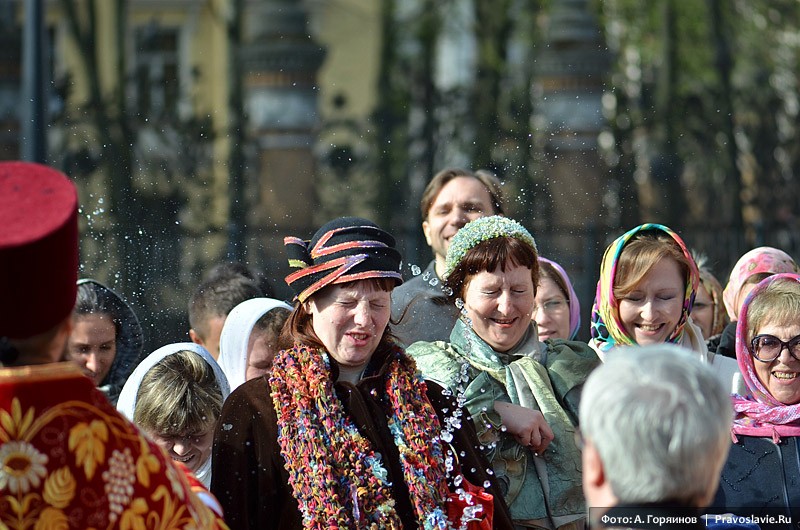 Кропление водой. Фото: А.Горяинов / Православие.Ru