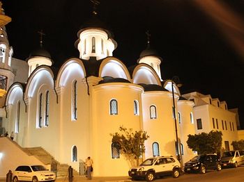 Казанский храм во время Пасхального богослужения