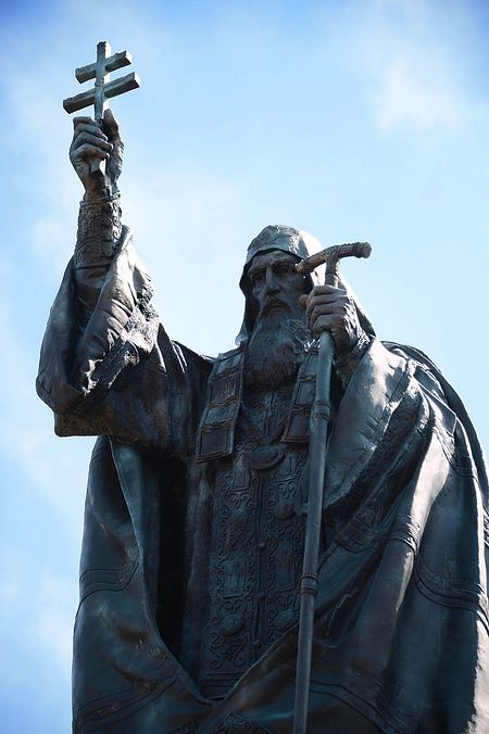 Памятник священномученику Патриарху Гермогену. Фото: Патриархия.Ru