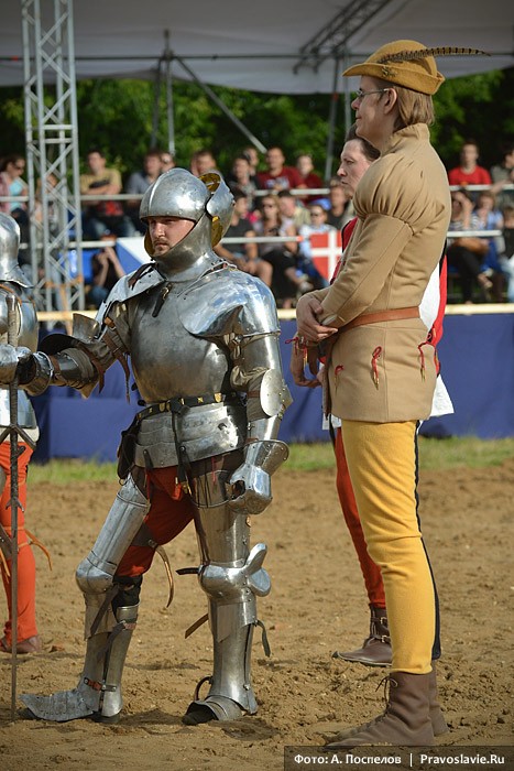 Рыцарь и его верный оруженосец. Фото: Антон Поспелов / Православие.Ru