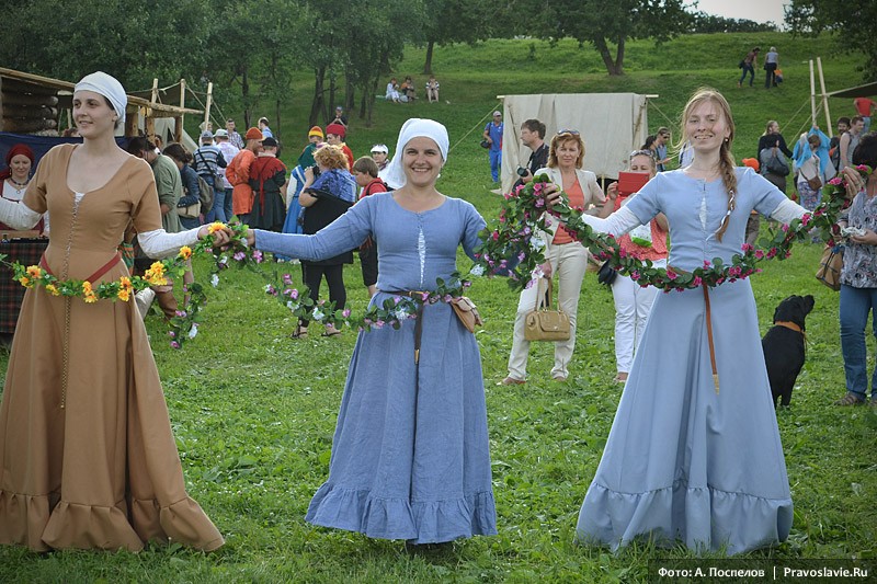 Средневековый танец. Фото: Антон Поспелов / Православие.Ru