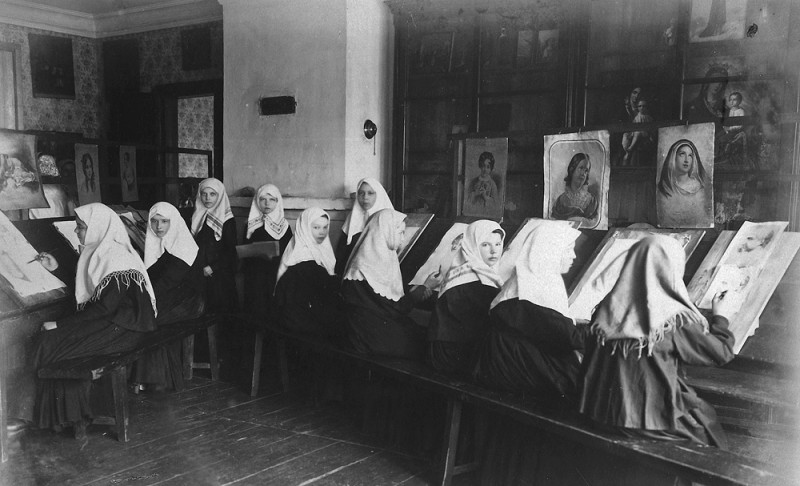 Труды сестер рисования в Серафимо-Дивеевском монастрые