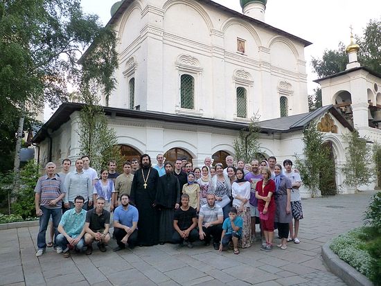 Участники экспедиции 2013 года перед ее началом во дворе Сретенского монастыря