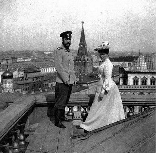 Tsar Nicholas II and Tsaritsa Alexandra, in front of the Kremlin.