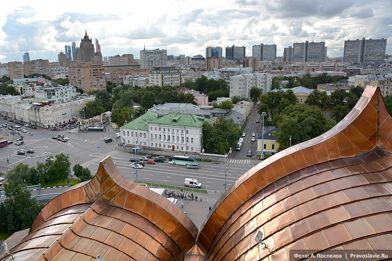 Перед входом в храм. Фото: Антон Поспелов / Православие.Ru