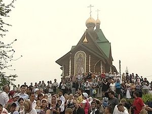 Соборное крещение на реке Чусовая, 2011 г. Фото: Вести.ru