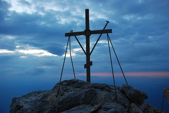 Крест на вершине Афона