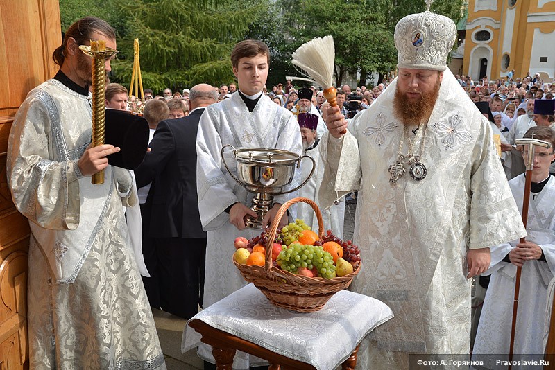 Освящение плодов. Фото: А. Горяинов / Православие.Ru