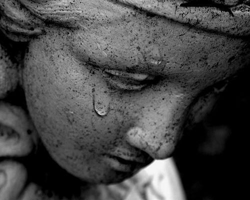 «Душа болит, а сердце плачет»